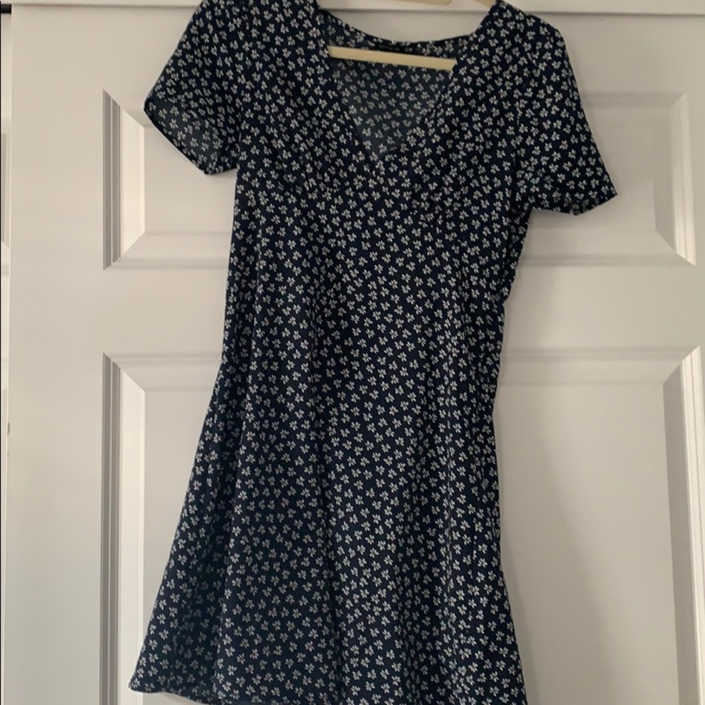 COTTON ON black print flowy v nk dress never worn